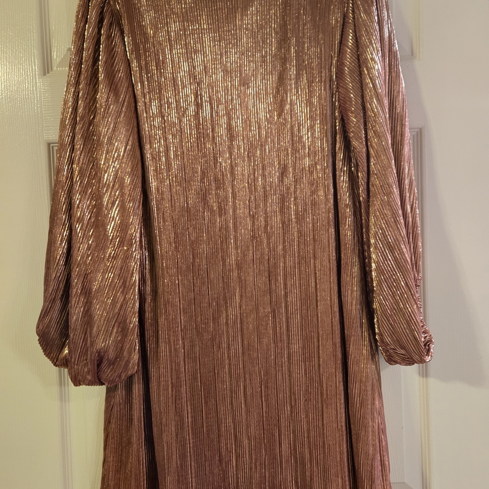 Elegant Gold Women's Dress - Picture 5 of 8